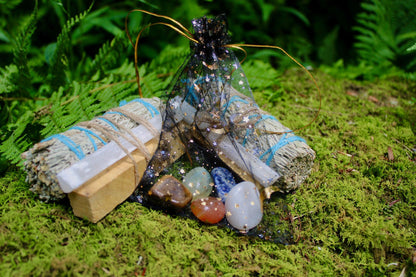 Beginner Spiritual Cleansing Kit: Blue Sage, Palo Santo, Selenite & Mystery Crystals